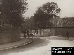 Howitzvej ved Solbjerg Kirke  set mod vest oktober 1917.jpg